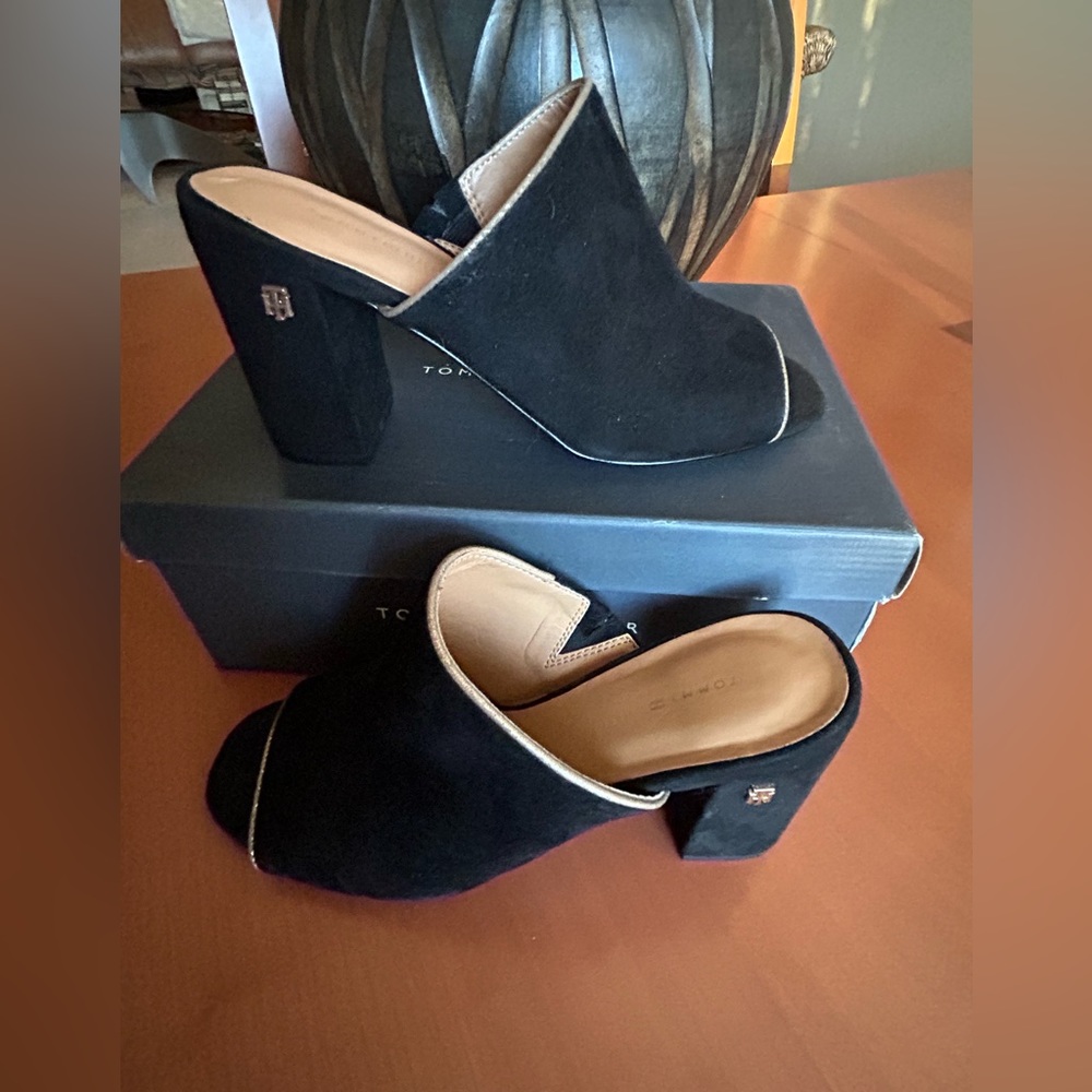 Tommy Hilfiger Size 61/2 Black Suede Slide